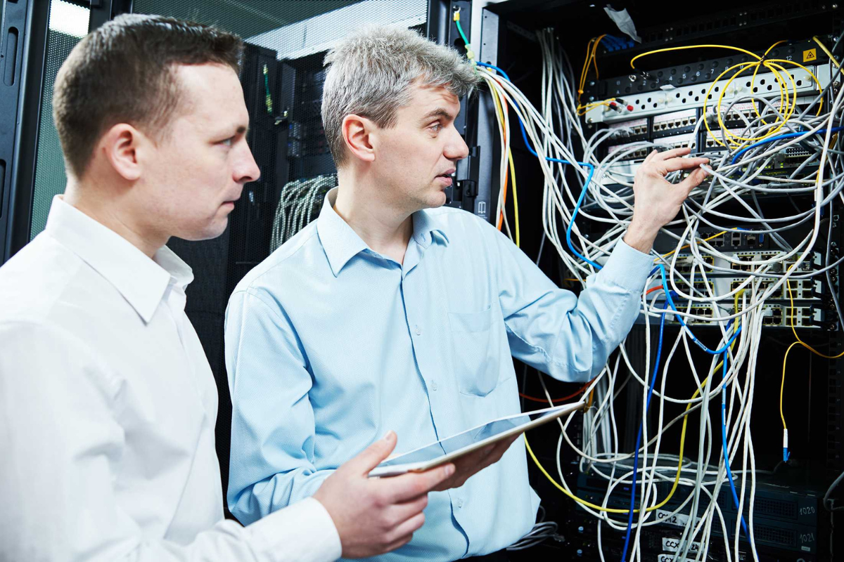 Managed IT Services vs. In-House IT: Which is Right for Small Businesses?